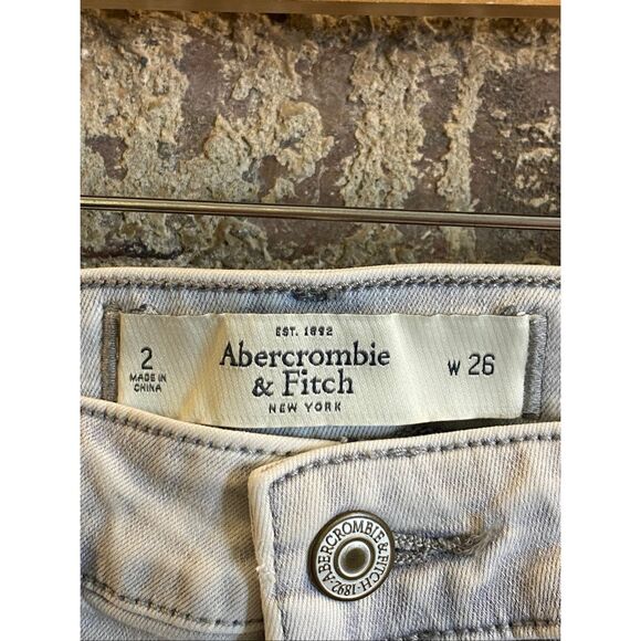 Abercrombie & Fitch • Light Wash High Waisted Skinny Jean • Size 2 \ w26 - Picture 3 of 10